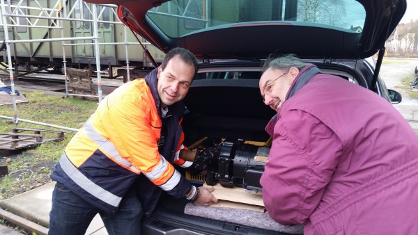 Überraschung! Ein aus dem Ei gepellter Turbogenerator!